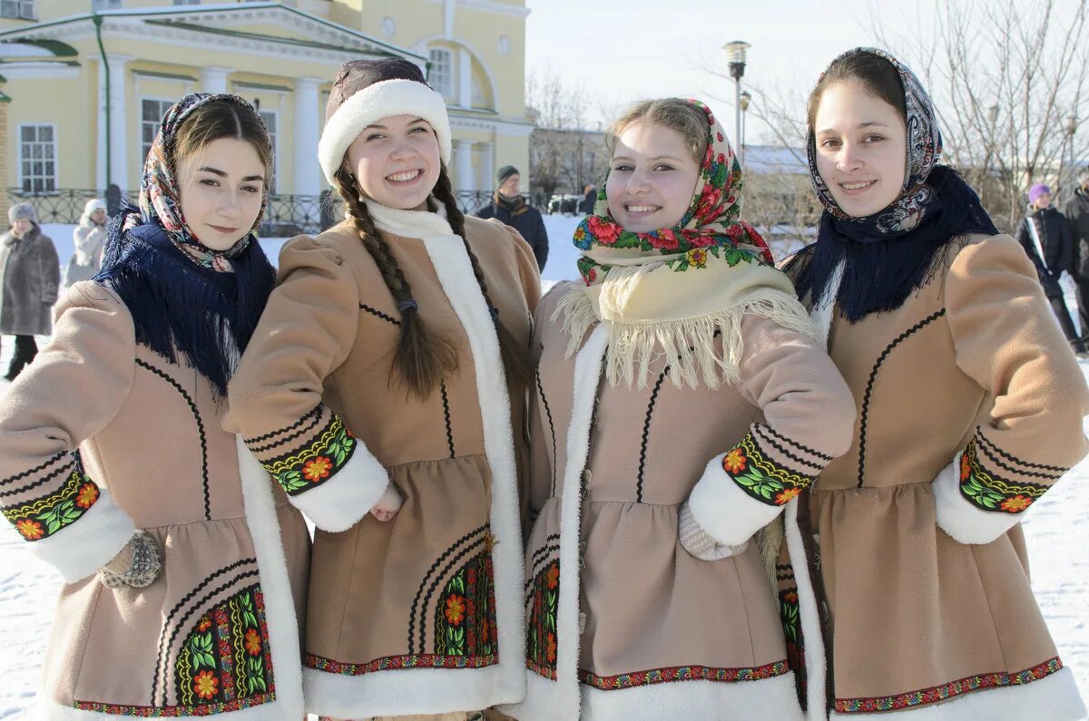 Костюм на масленицу женский. Костюм Масленицы. Костюм Масленицы взрослый. Костюм на Масленицу взрослый женский.