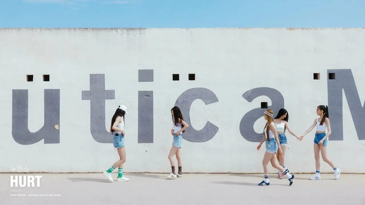 Newjeans кпоп группа участницы. Ньюджинс кпоп. Jersey club фото жанра музыки. New jeans jersey club remix. Группа newjeans.