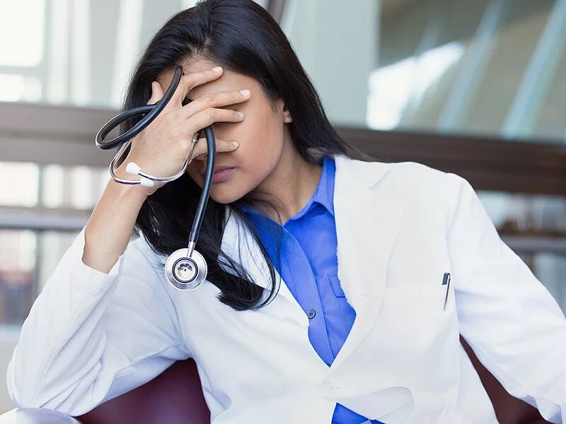 Доктор кричит. Хамский врач. Конфликт врачей. Конфликт врачей. Конфликты в медицине.