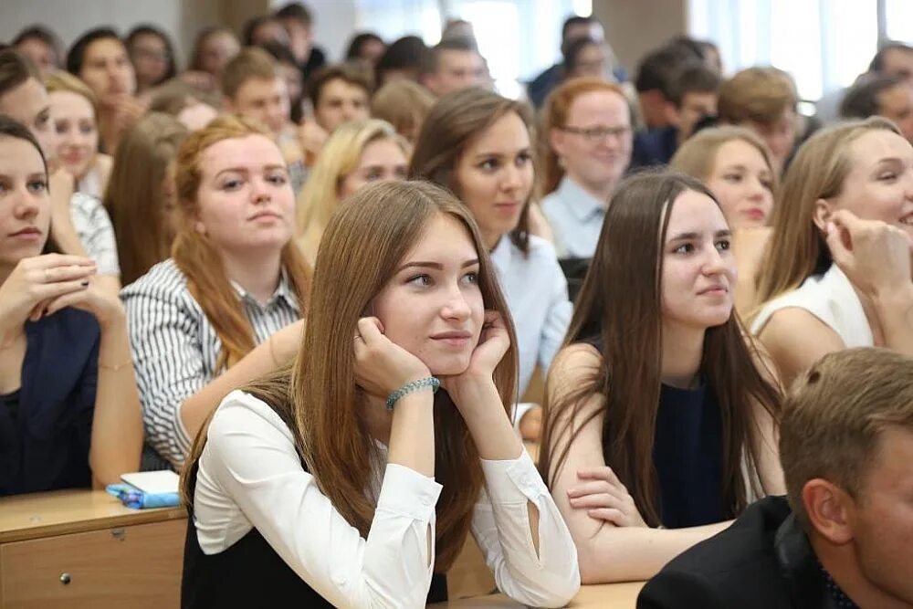 Университеты екатеринбурга поступить. Студенты ургэу. институты екатеринбурга. студенты ургпу. студентки уральского университета.