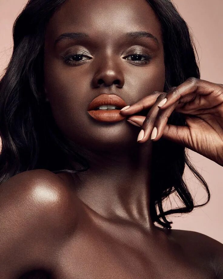 Duckie thot модель. Темнокожая модель. Очень чернокожая модель. Самая чернокожая модель. Грязная негритянка