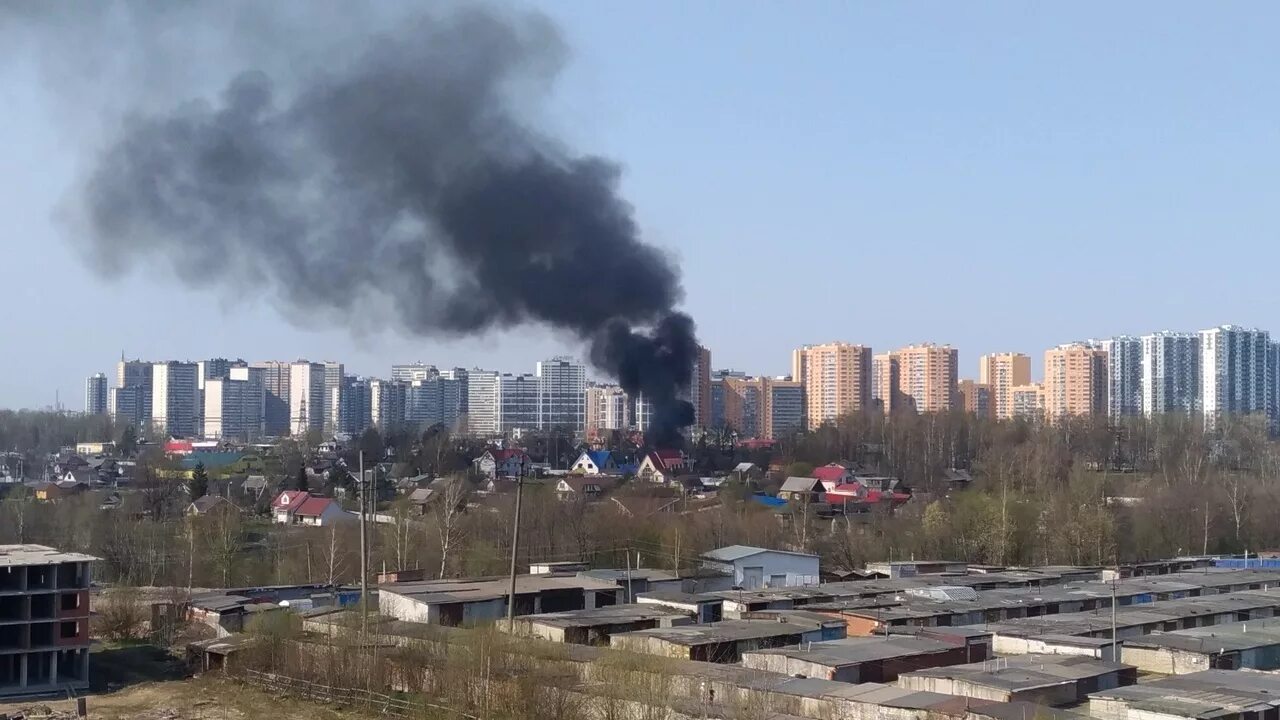 девяткино происшествия сегодня. мурино 1998. пожар в девяткино сейчас. мурино гетто. многоэтажный дом вблизи.