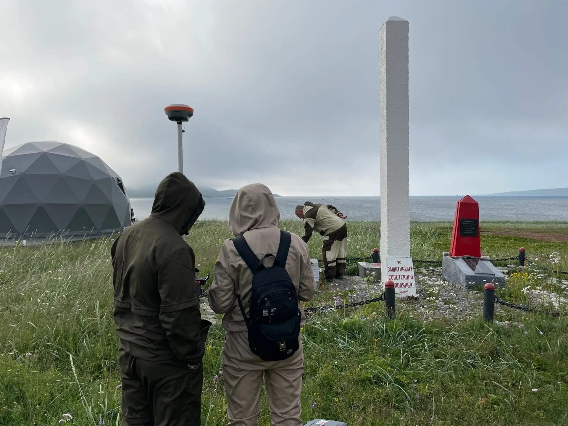 1 июля рабочая. Полуостров средний. Могилы военных. Полуостров Рыбачий. Полуостров Рыбачий сад камней.