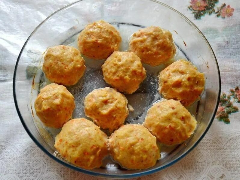 фрикадельки из куриного фарша. биточки для детей. голень куриная. сочные котлеты. куриные котлеты.