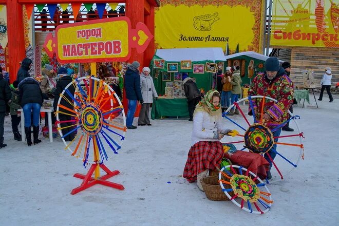 Флажки на масленицу. Сибирское подворье Масленица. Масленица в Сибири. Сибирские ярмарки на Масленицу.