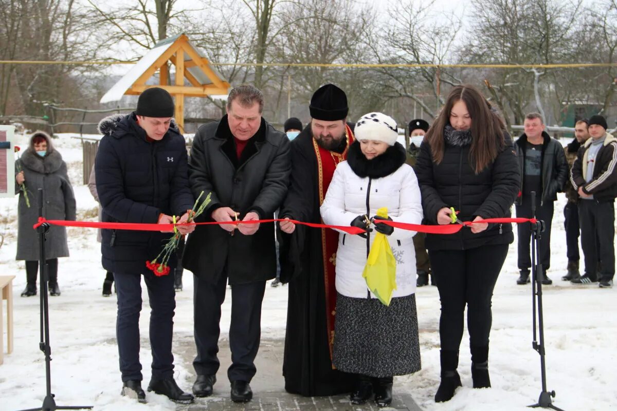 Последние новости грайворонского района белгородской области. Хутор Тополи Грайворонского района. Хутор Тополи Грайворонского района Белгородской области. Глава Грайворонского района Белгородской области. Памятник Хутор Тополи Грайворонского округа.