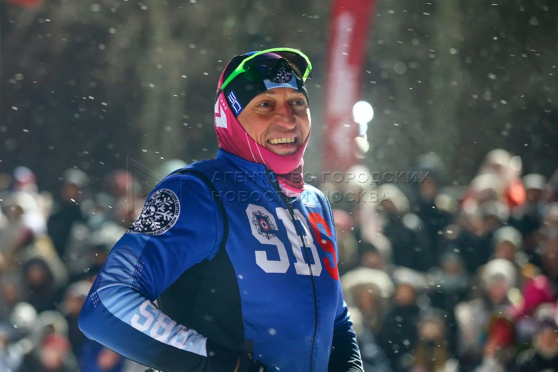 Гонка звёзд биатлон в лужниках. Гонка звезд биатлон в лужниках. Гонка звезд биатлон в лужниках. Лыжные гонки картинки. Гонка звезд в лужниках.