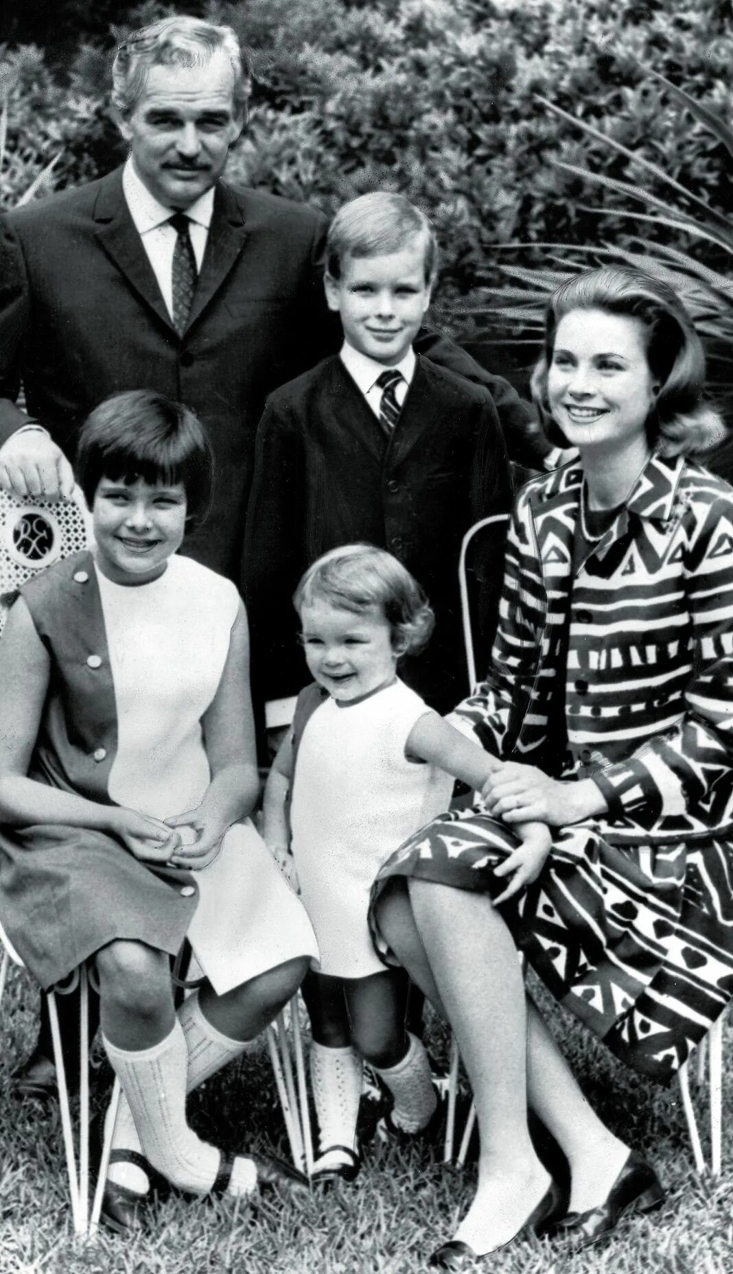 Дети грейс келли. Принцесса Монако Грейс Келли. Дети принцессы Монако Грейс Келли. Дети принцессы Грейс Монако. Грейс Келли с детьми.