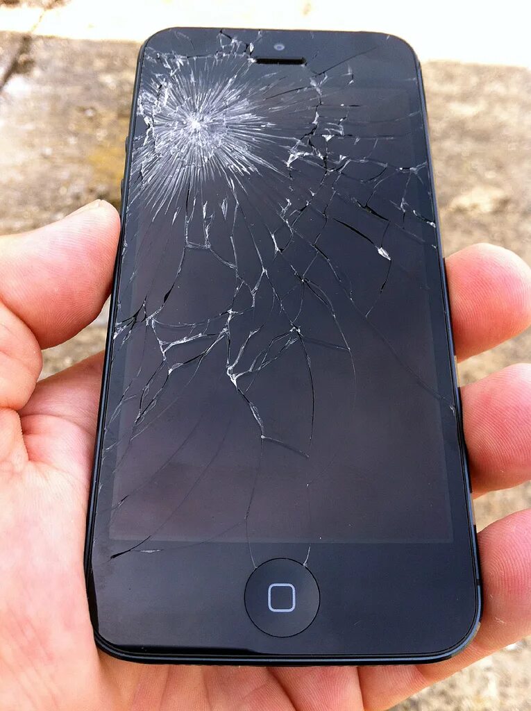 Разбила новый телефон. Битый айфон. Битый айфон 8. Разбитый айфон 5c. Разбитый экран айфона.