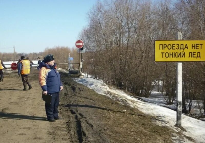 Дата закрытия дорог. Переправа Большеречье. Большереченская ледовая переправа Омская область. Ледовая переправа Омск. Паром Муромцева Большеречье.