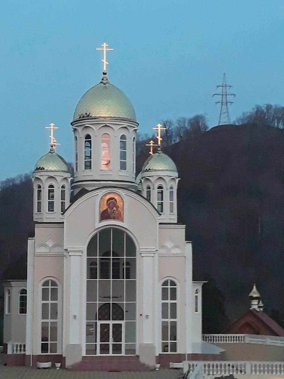 храм казанской иконы божией матери в дагомысе. храм иконы божией матери сочи дагомыс. храм иконы божией матери сочи дагомыс. храм на дагомысской в сочи. храм казанской иконы божьей матери сочи.