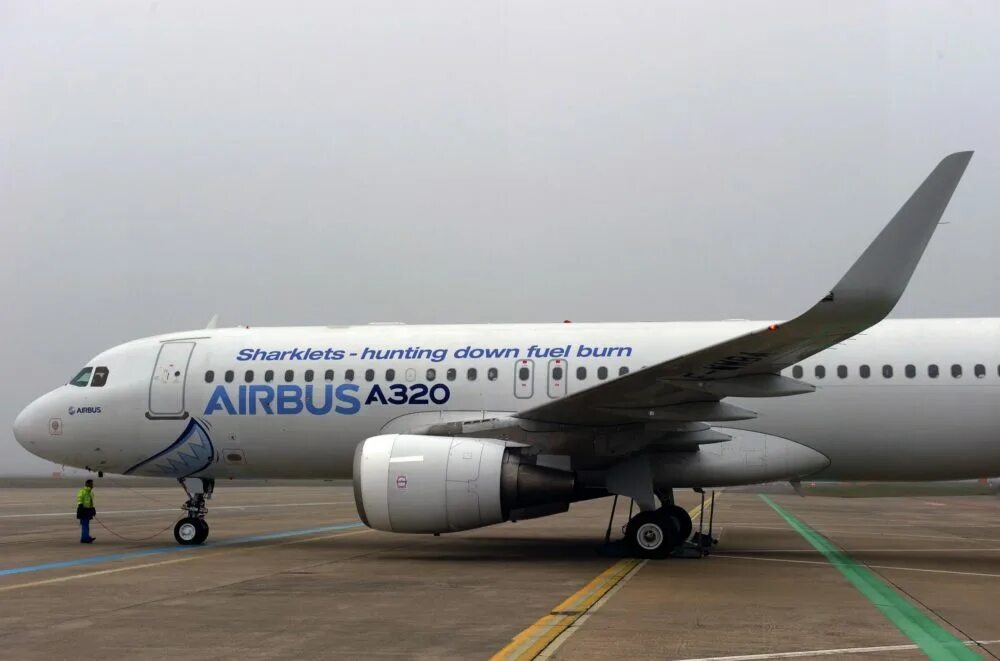 Airbus a320. Шарклет а320. Airbus a320 (Sharklets). Эрбас а320 шарклет. Самолёт Airbus a320 Sharklets.