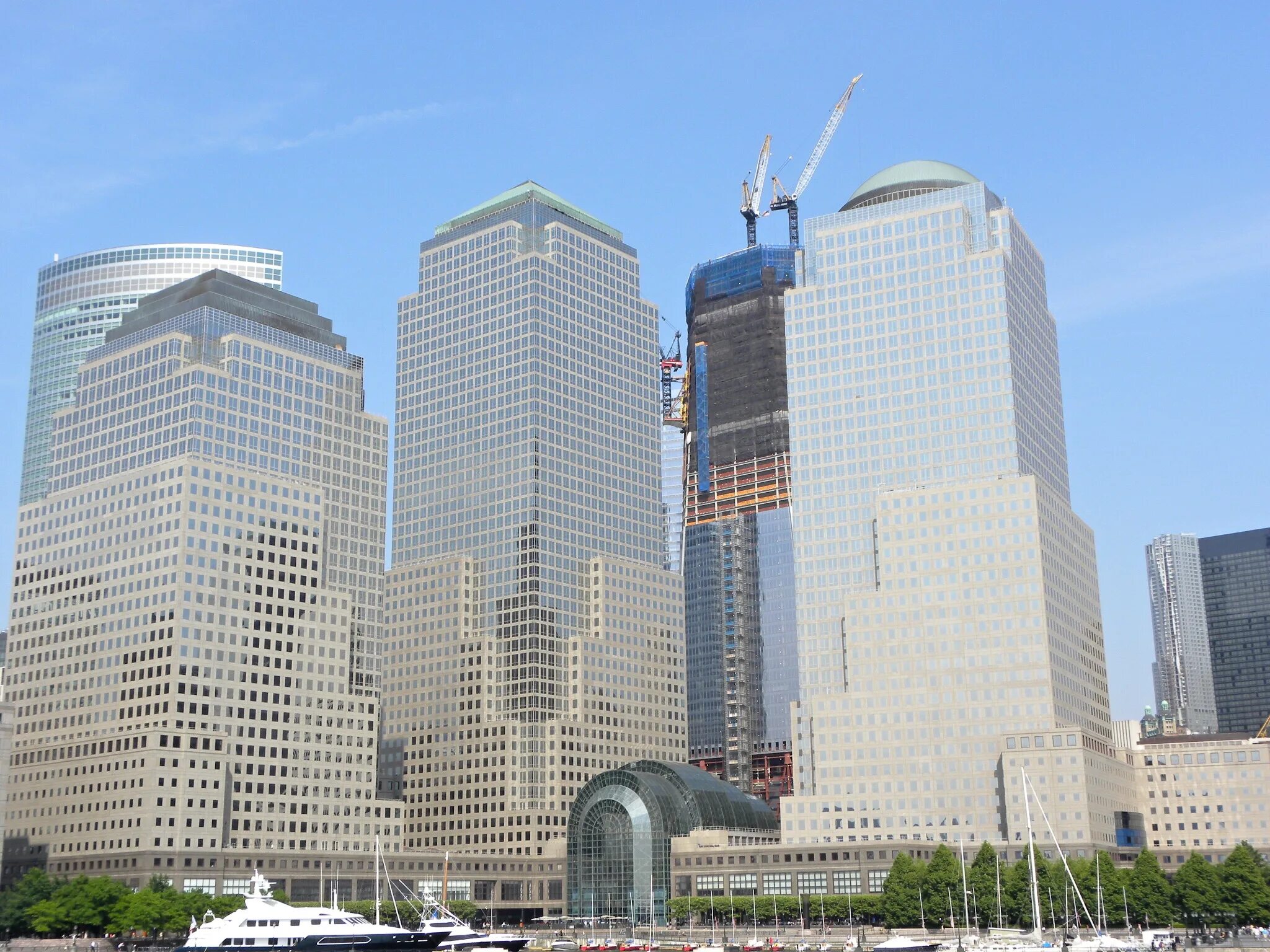 Важные здания в городе. Здания США. Застройка США краткое. Обои на телефон небоскребы. World trade Center New York.