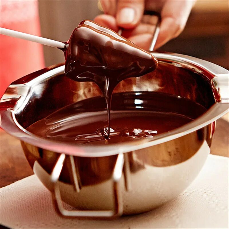 Растаявший шоколад. Растопленный шоколад. Миска для плавления шоколада. Расплавленный шоколад. Плавленный шоколад.