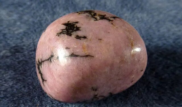 камень родонит 5 букв