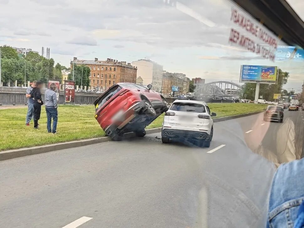 На обводном канале сегодня. Авария в Санкт Петербурге. Авария на набережной вчера.