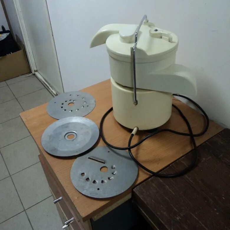 Как собрать советскую соковыжималку. Электрическая соковыжималка Советская СВМ 1.5. Советская соковыжималка СВСП. Соковыжималка модель 450-03 Советская электрическая. Соковыжималка старого образца электрическая