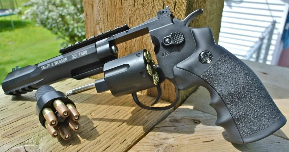 Новинки револьверов. Новинки револьверов. Револьвер smith & wesson 327. Револьвер смитэвессон. Новинки револьверов.