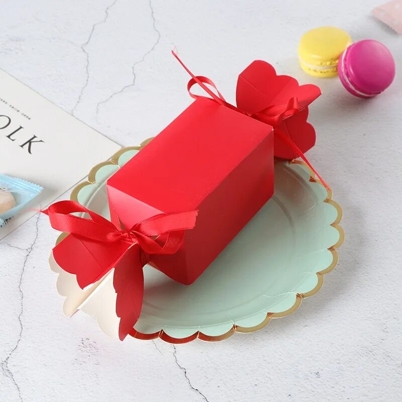 Макет коробочки для конфет. Коробочка со сладостями. Коробки для подарков. Необычные подарочные коробки. Подарочная коробка в виде конфеты.