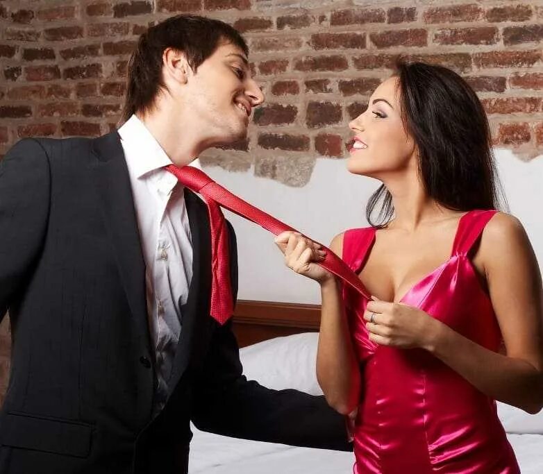 Женщина ревнует. Ревность. Хочу контролировать парня. Муж в телефоне. Мужчина ревнует.