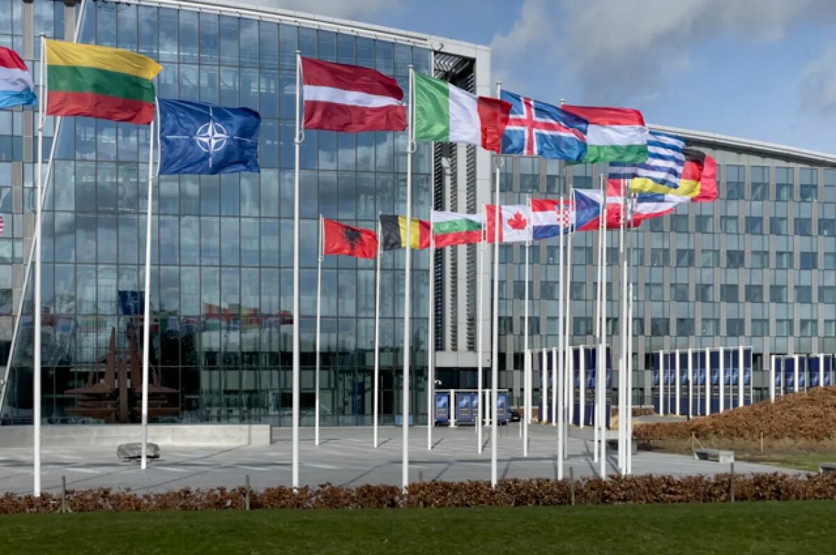 Генштаб нато. Штаб НАТО В Брюсселе. Штаб-квартира НАТО, Бельгия, Брюссель. Здание НАТО В Брюсселе. Штаб квартира НАТО.