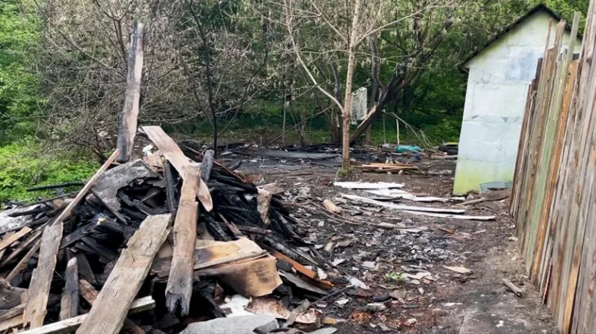 Пожар фото. Подожгли 11 летнего мальчика в подмосковье. В подмосковье сожгли мальчика. Подожгли 11 летнего мальчика в подмосковье. Сожгли мальчика в сарае.
