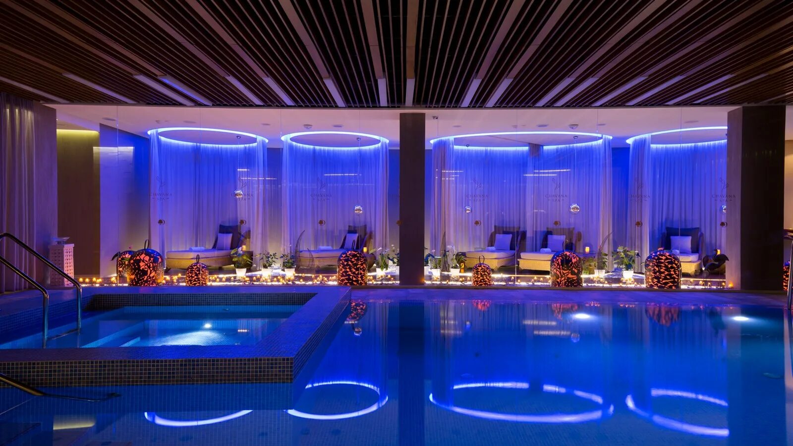 Свиссотель красные холмы москва. Отели в москве с бассейном и спа. Бассейн и спа комплекс в москве. Свиссотель красные холмы бассейн. Москва гостиница doubletree by hilton marina.