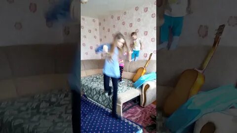 Над сестрой