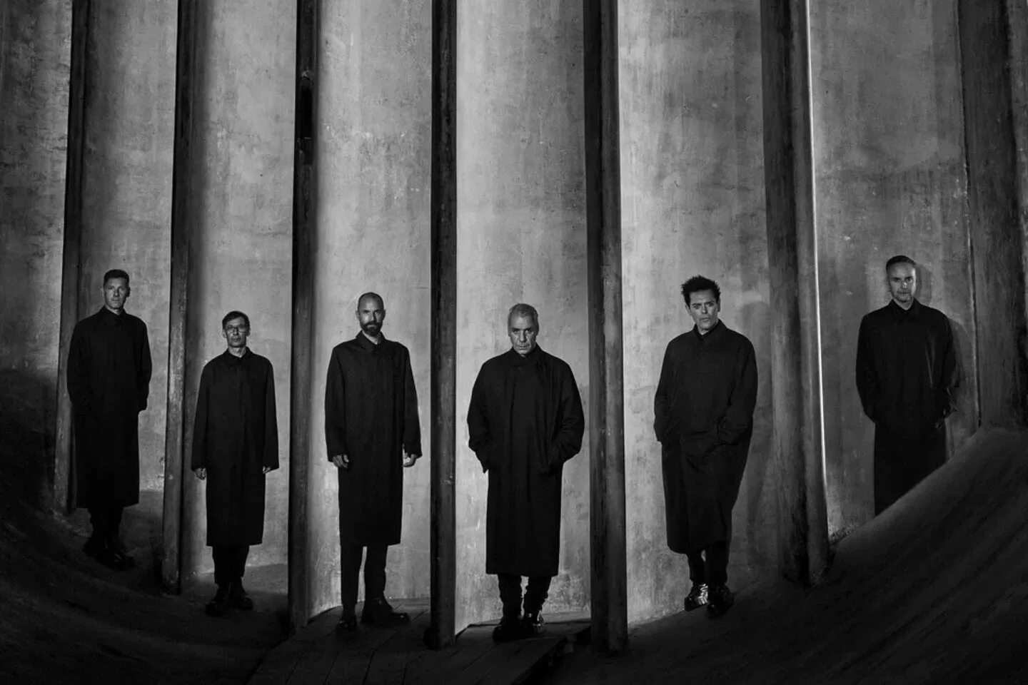 Rammstein альбом 2024. Rammstein Zeit группа. Rammstein Zeit 2022 обложка. Альбом рамштайн 2022 Zeit. Rammstein Zeit обложка альбома.