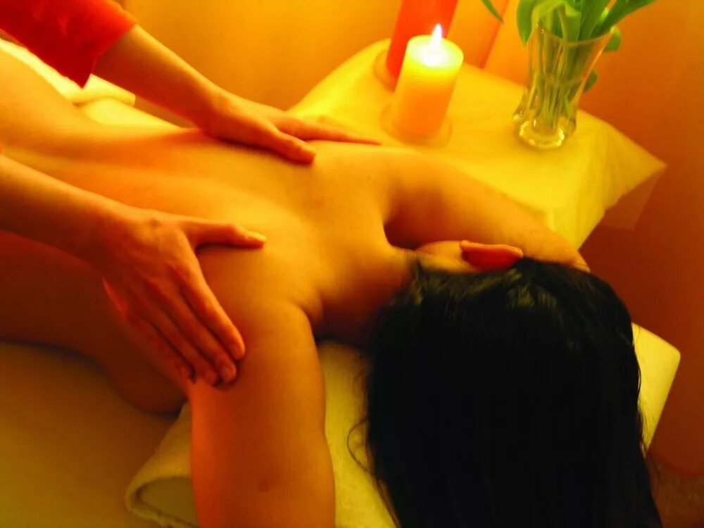 релакс массаж. красивый массаж. массаж спины. классический массаж. массаж фото.