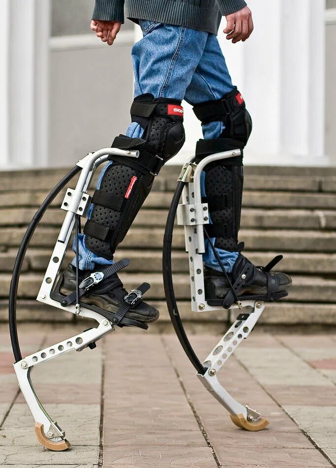 Jollyjumper сапоги-скороходы. джамперы для прыжков 110 кг. приспособления для бега. прыгать на ноги одевать. джоли джамперы.