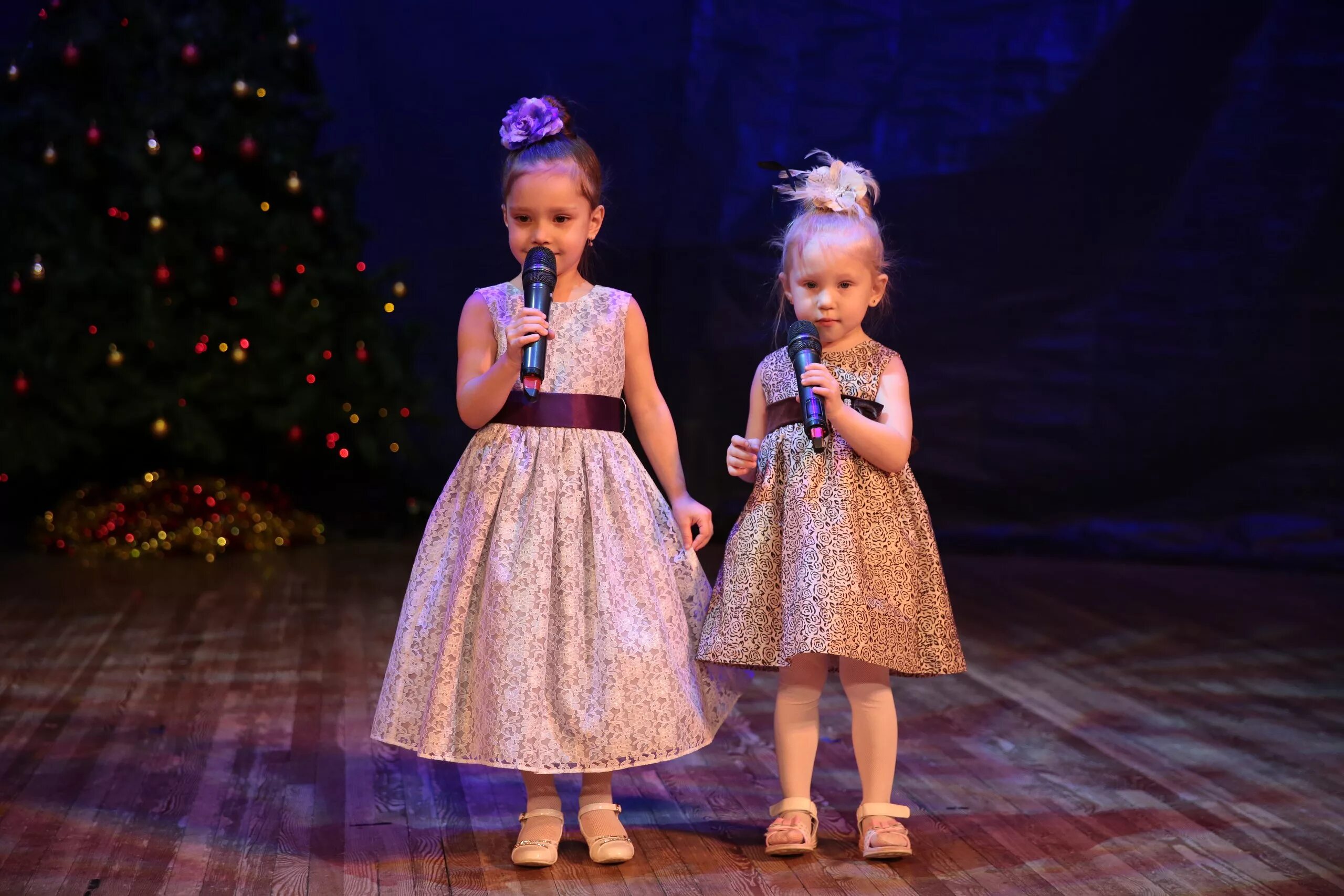 Мальчик и девочка поют. Вика старикова голос. Баллы для жюри. Вокал дети. Жюри 10 баллов.