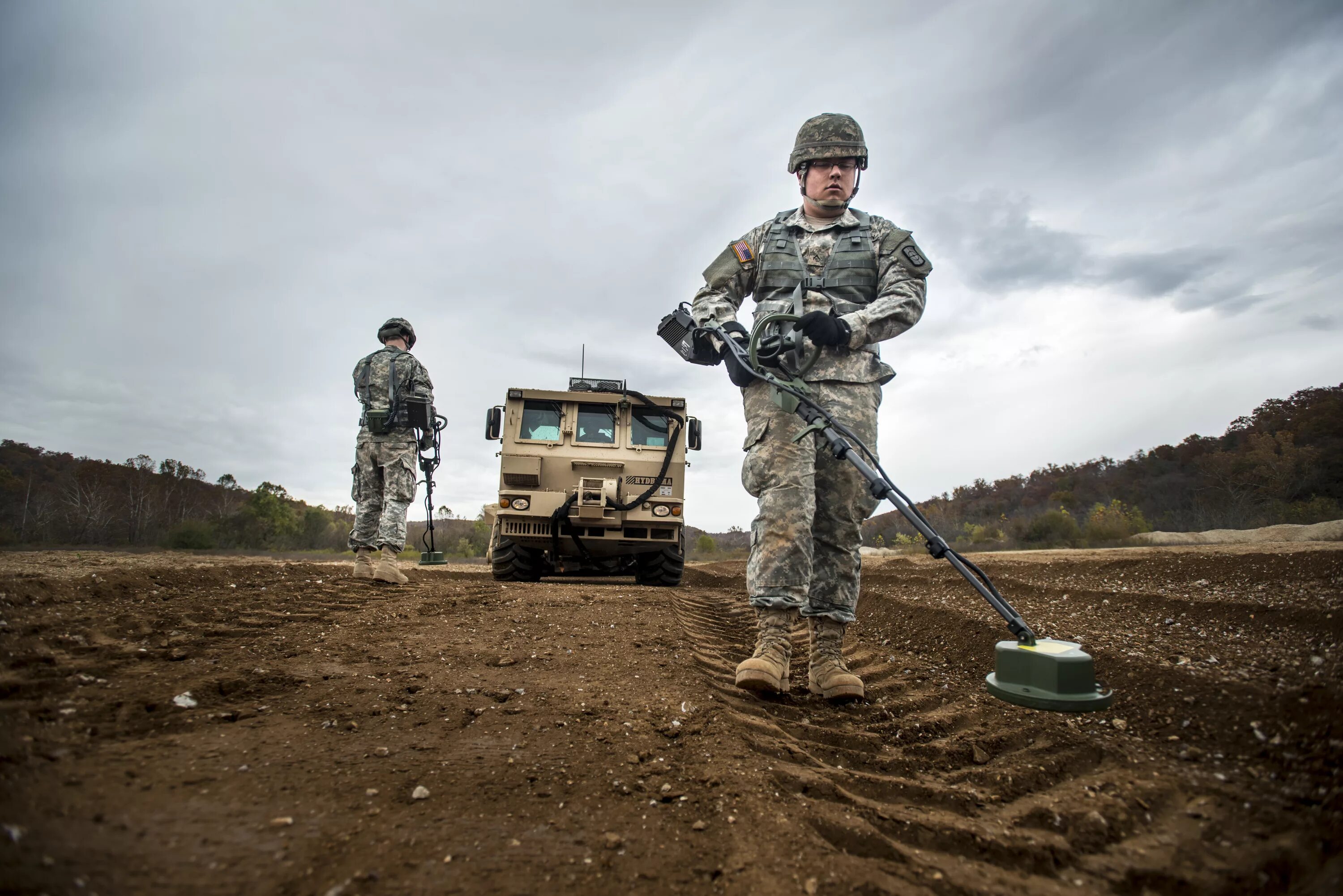 Army engineers. Demining. альфа экспедишн демайнинг. us army 12-b combat engineer. army engineer.