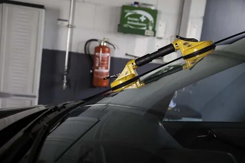 Вклейка стекол автомобиля