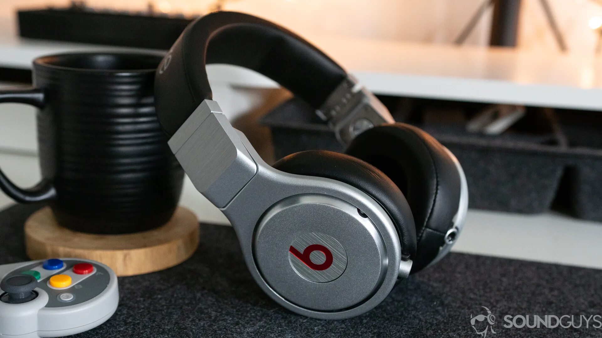 Beats pro by dr dre. Наушники монстер битс. Monster beats pro. Беспроводные наушники beats powerbeats pro природа. Битс соло про.