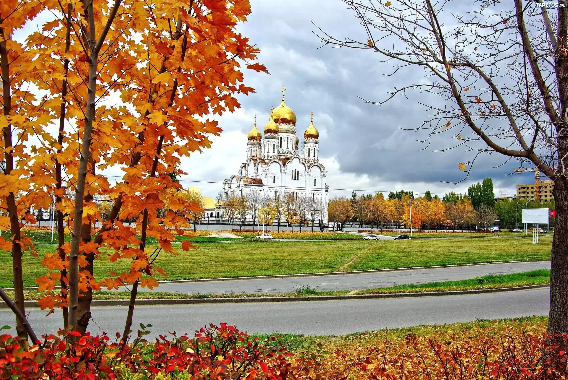 Тольятти осень храм. Осенний Брянск храм. Чебаркуль храм осень.