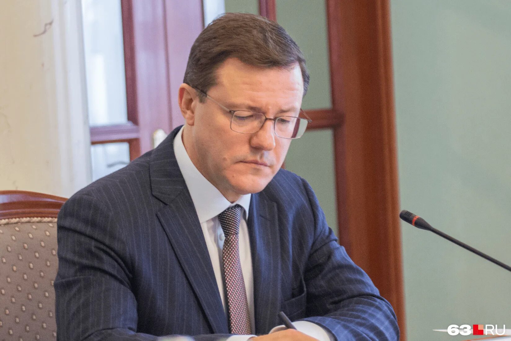Азаров новости самара отставка. Азаров дмитрий игоревич самара. азаров губернатор самарской области. зам министра жкх самарской области татаринцев. губернатор самарской области дмитрий азаров портрет.