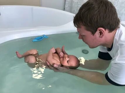 Купать детей вместе