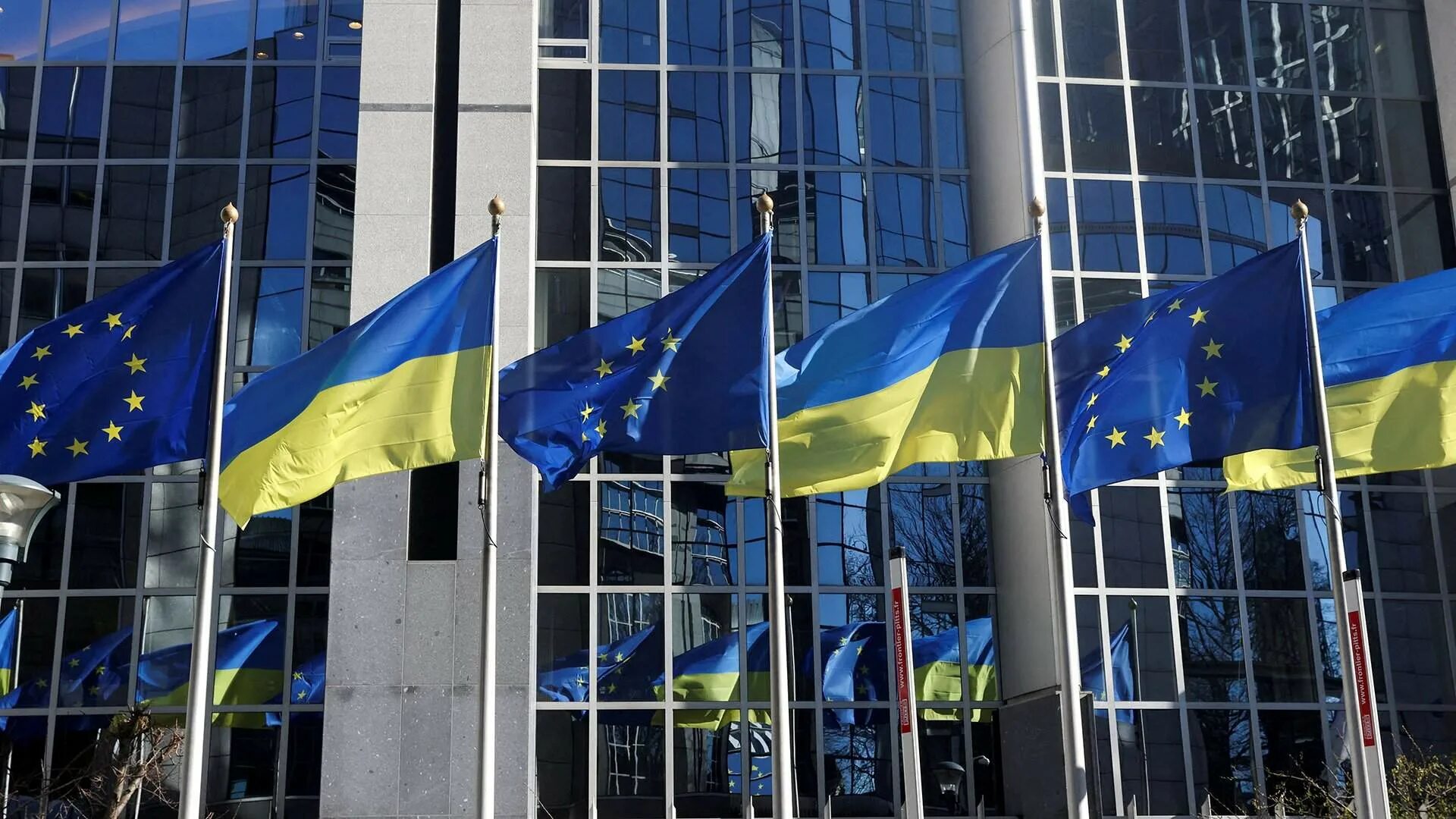 Евросоюз намерен. Флаг украины и ес. флаг украины и евросоюза.