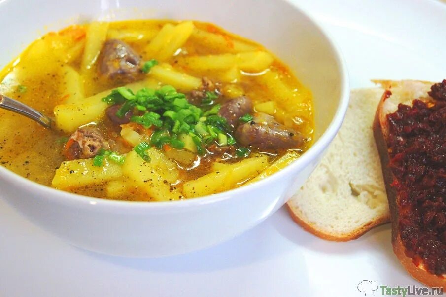 Суп с сердечками рецепт. Суп с куриными сердечками. суп из куриных сердечек. суп с куриными сердечками и лапшой. суп с куриными потрошками.