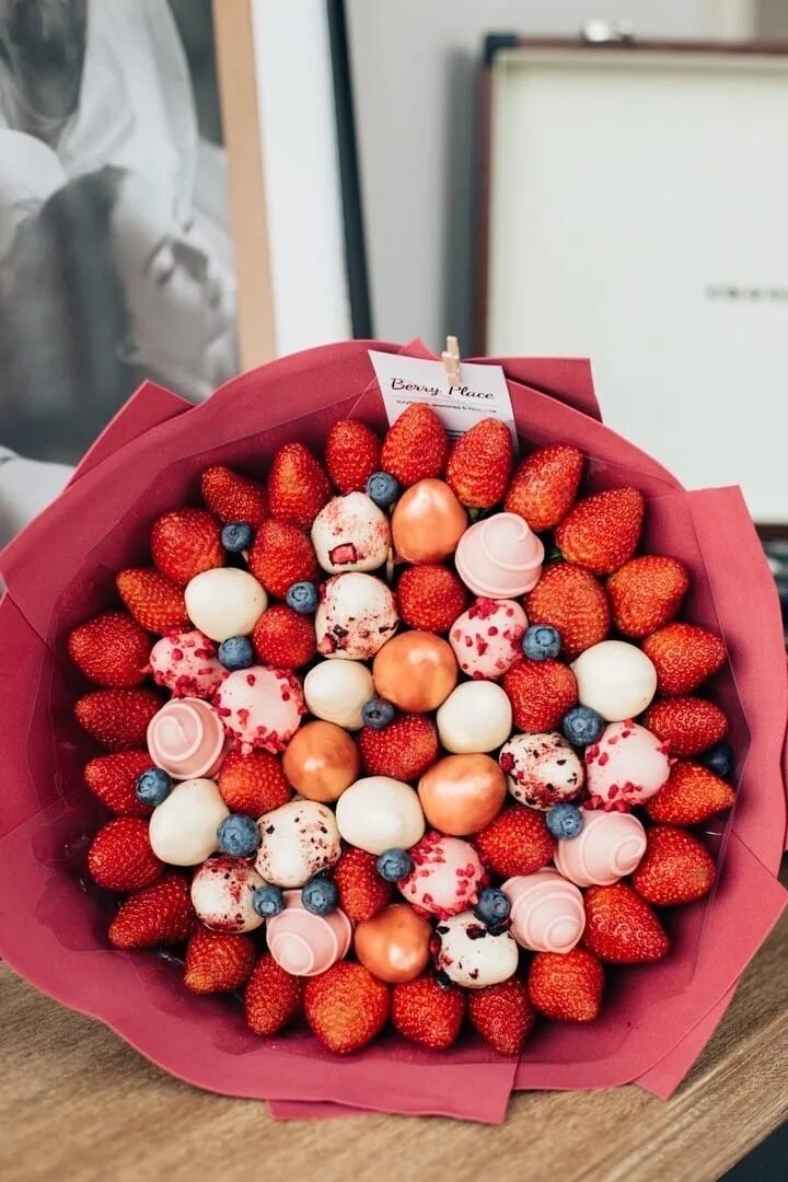 Клубника в шоколаде. Berry place. Берри плейс екатеринбург. Berry place. Berry place.