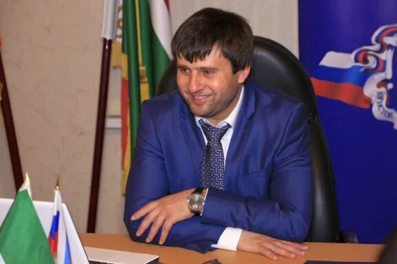 Апти аронович алаудинов. Апти алаудинов жена и дети. Апты аронович семья. Апти аронович алаудинов дети. Алалутдинов апти.