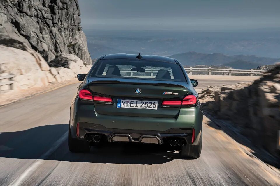 Бмв ф90 зад. Bmw m5 cs 2025. bmw m5 f90. bmw m5 cs 2025. бмв м5 ф90 2025.