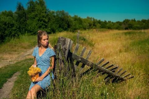 Женщины летом в деревне