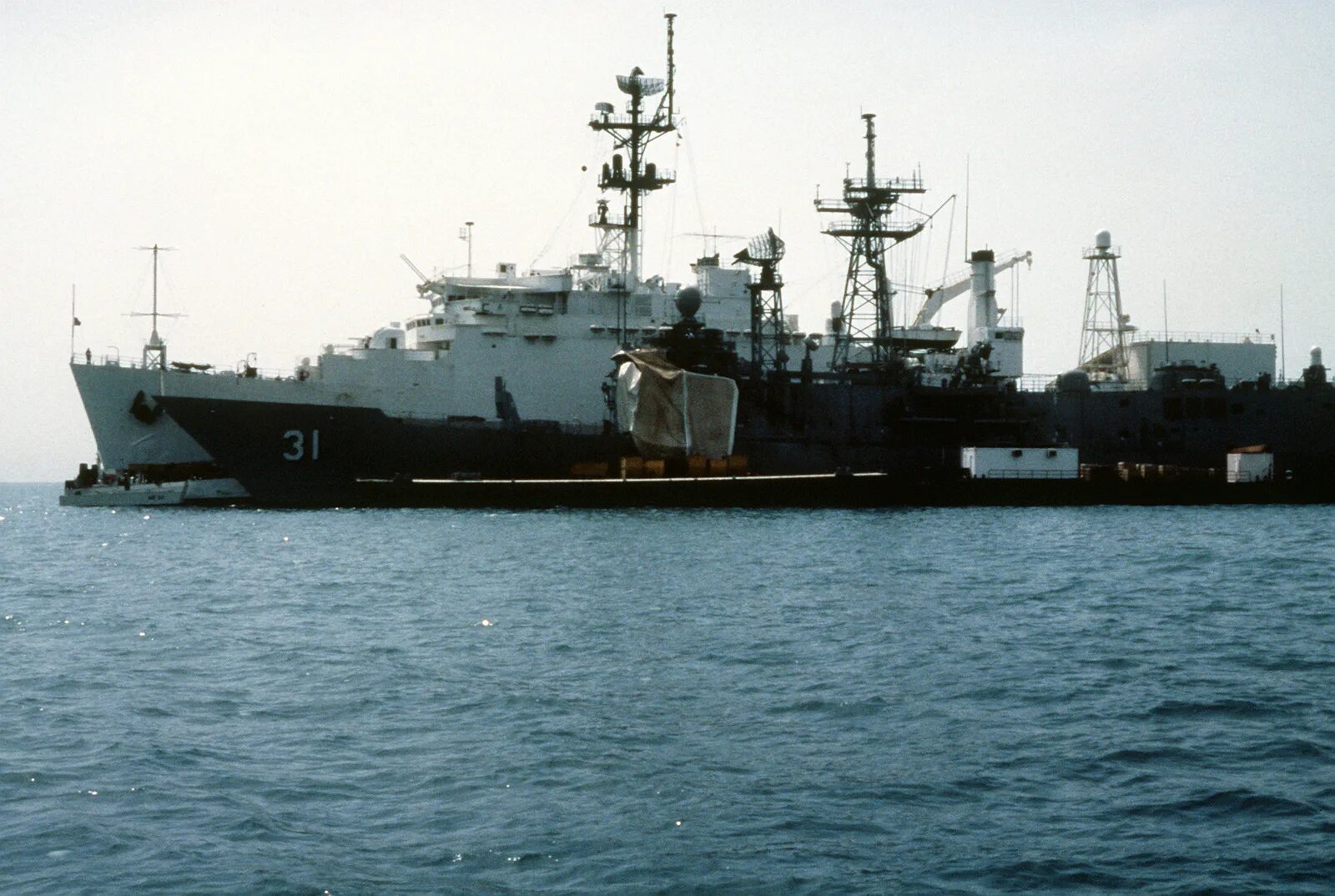 Uss stark. Фрегат Старк 1987. USS Stark (FFG-31). Фрегата USS Stark. Американский Фрегат "Старк".