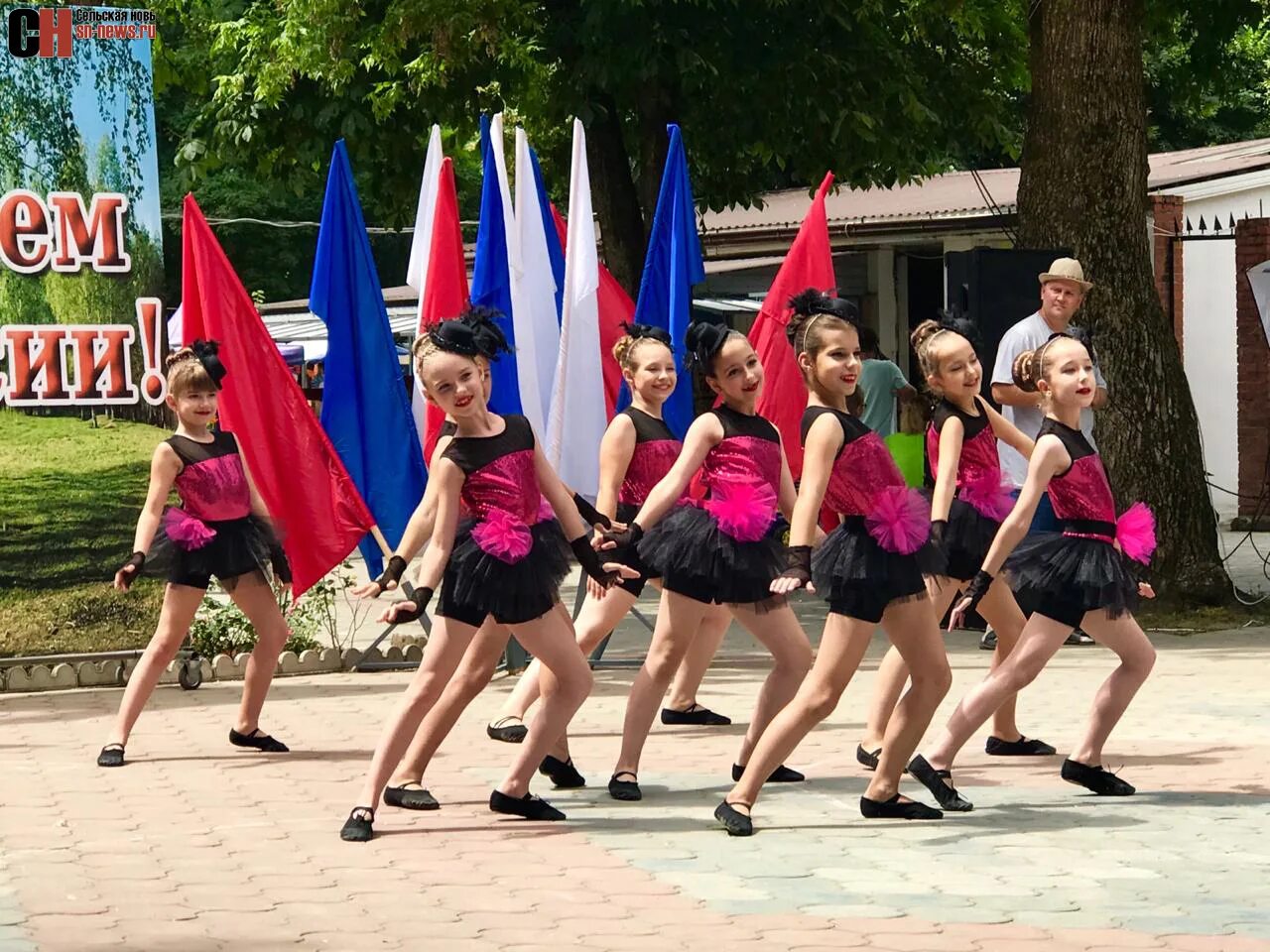 В усть лабинске на 3 дня. Ковылек усть-лабинск ансамбль. усть-лабинск танцевальные ансамбли ковылек. лабинск праздник день россии. сельская новь усть-лабинск.