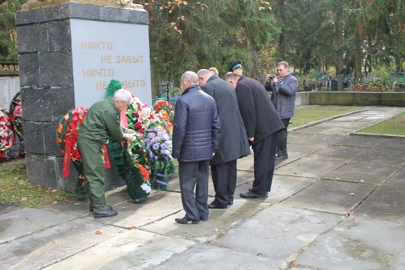 Новости брянской области свежие события. Мемориал воинам Дятьково. В Г Дятьково простились. Лесная охрана Брянская область Дятьково. Новости Дятьково.