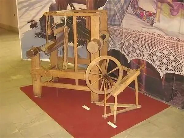 веретено станок. прялка с колесом средневековье. прялка станок. русская крестьянская изба прялка. о веретене прялке и ткацком станке.