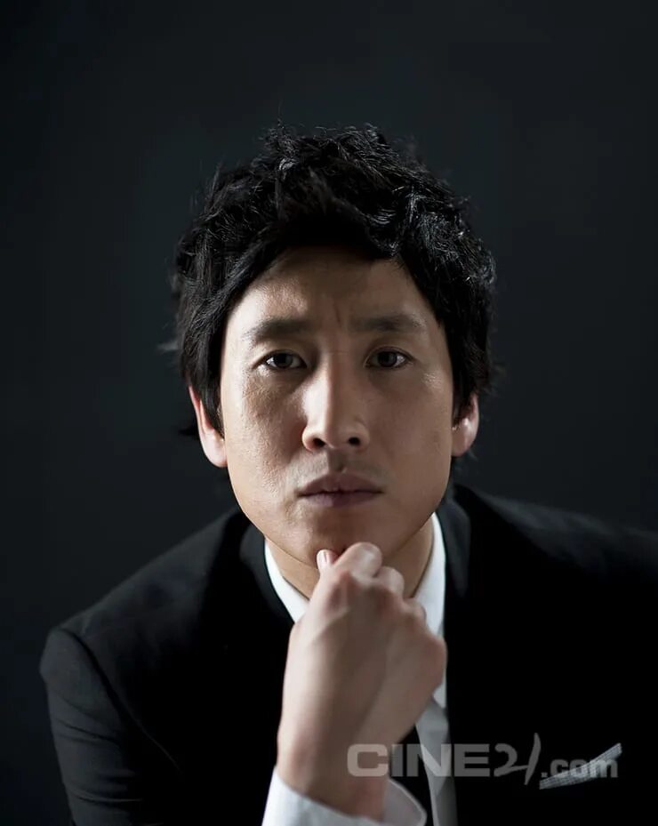 Ли сон гюн что случилось. Ли сон гюн. lee sun-kyun. lee seon актёр. ли сон гюн актер.