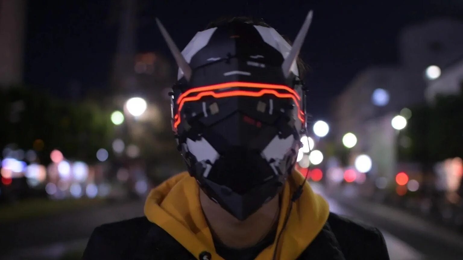 маски в стиле киберпанк. механическая маска. махно киберпанк. татуировка девушка в маске. визор киберпанк.